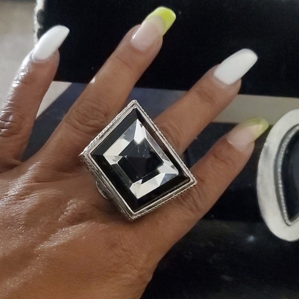 Jewelry - Picture 3 of 4